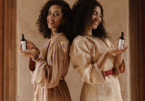 目元の小ジワにウチワサボテンオイルが人気の理由