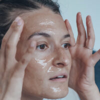 日焼け後のレスキューケアにはちみつパックを